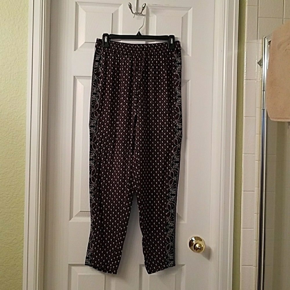 New without tags tapered ankle pants